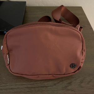 Lululemon everywhere Belt Bag Ancient copper